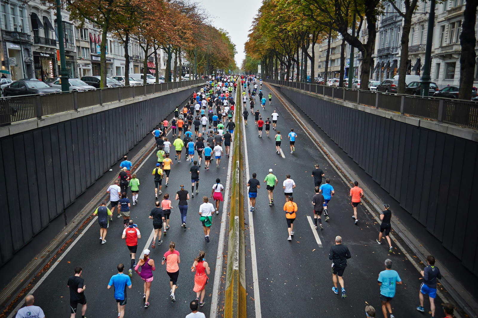 Coureur au marathon, foule et dossards