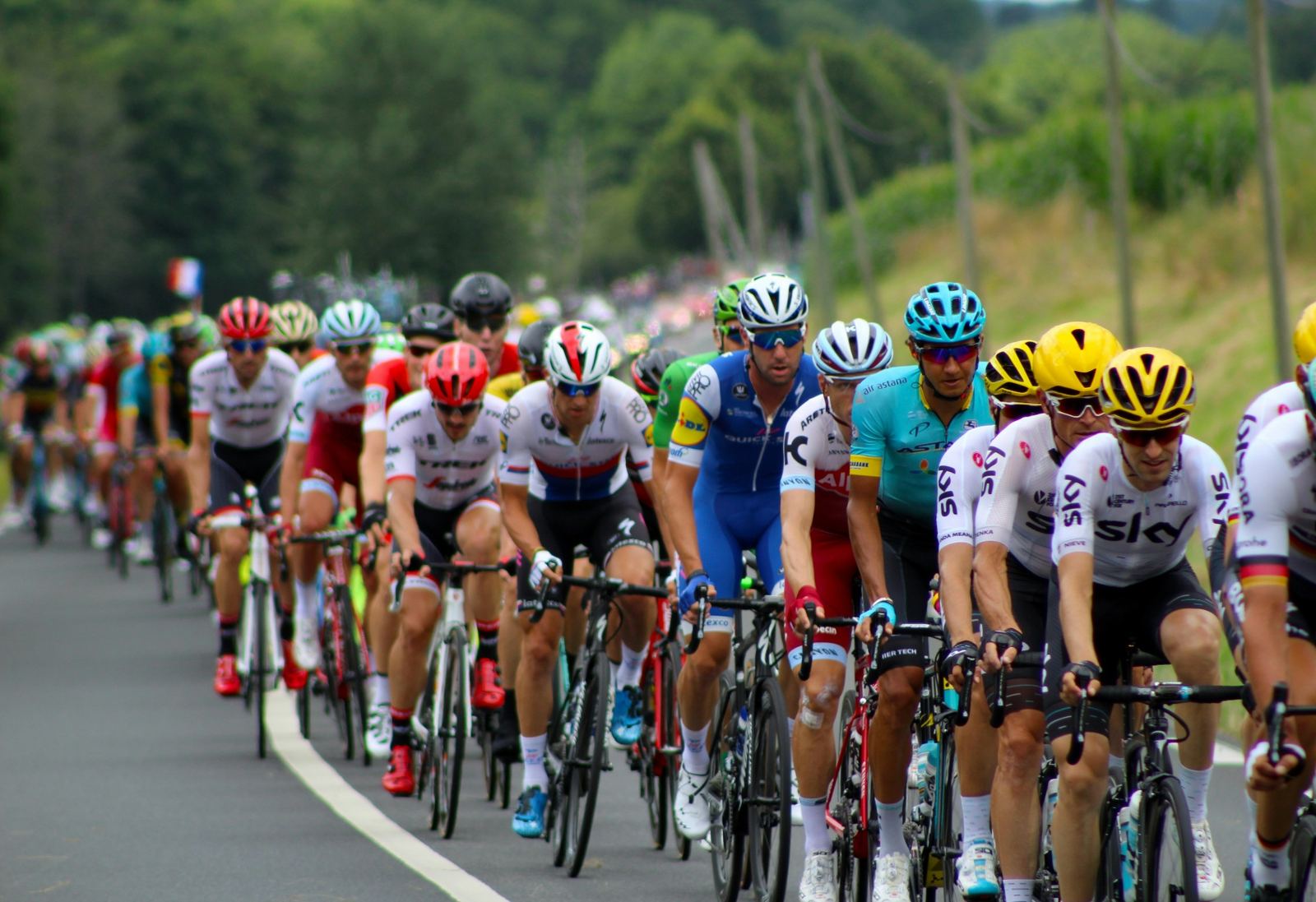 Cycliste dans un col alpin lors de la préparation Étape du Tour